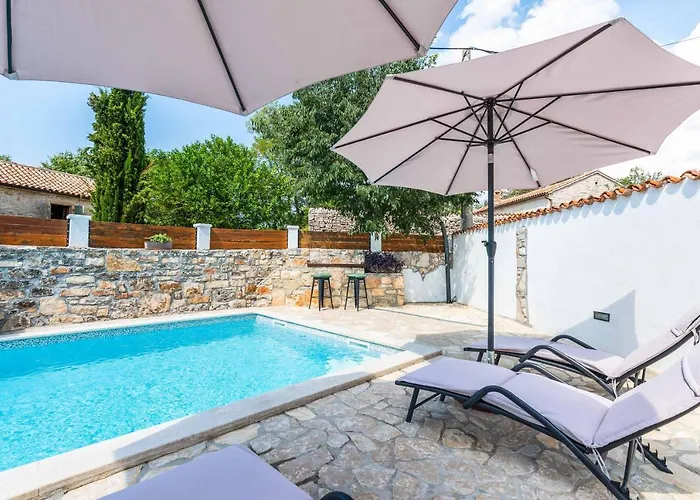 Sweet Retreat Бадерна